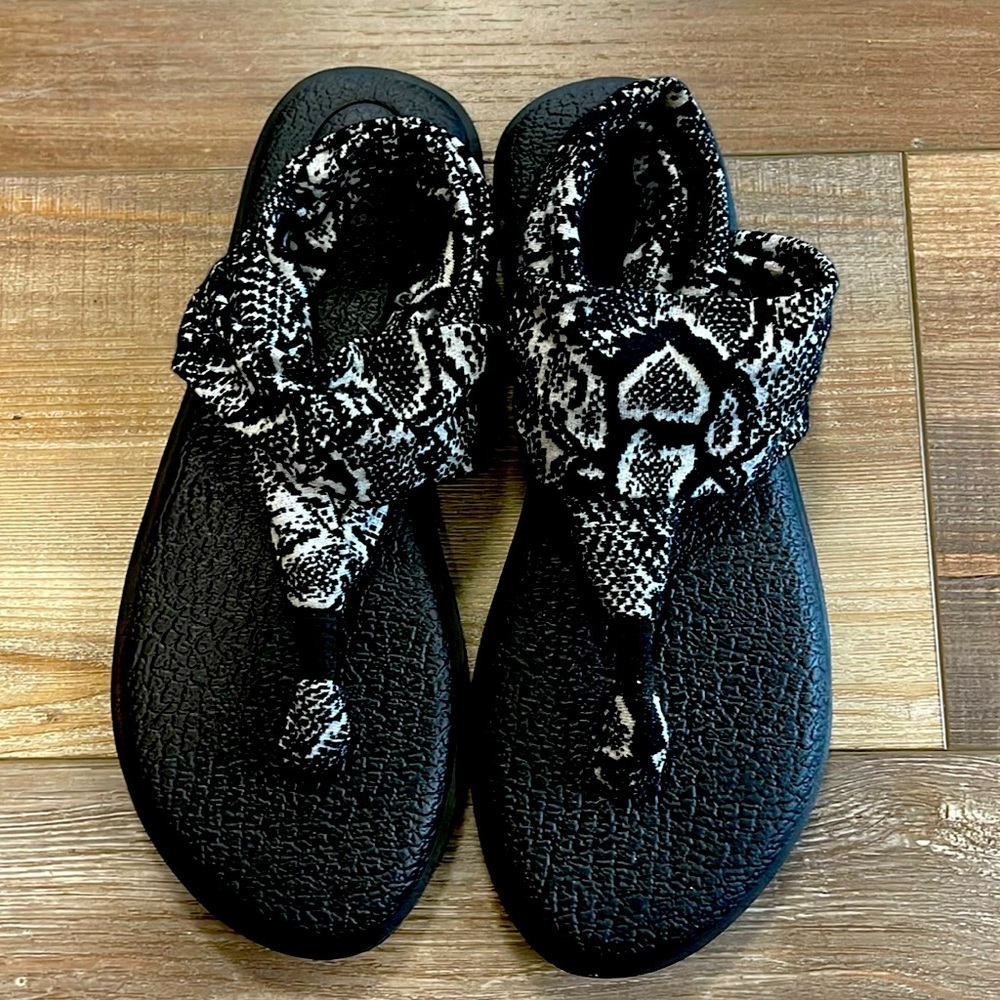 Size 7 NWOT yoga sling sandals